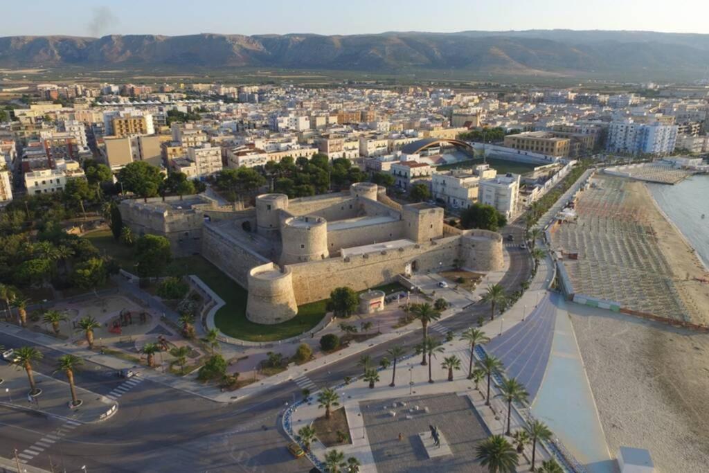 Domus Elegans In Centro Villa Manfredonia Eksteriør billede
